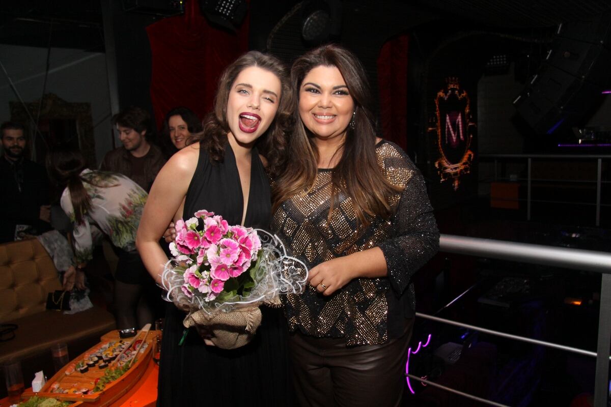 Bruna Linzmeyer e Fabiana Karla posaram para as fotos