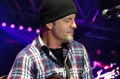 Victor Chaves foi acusado de agressão pela esposa