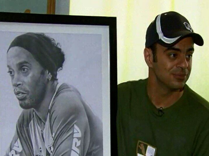 Um dos desenhos favoritos de Porto é do jogador Ronaldinho Gaúcho, seu ídolo do futebol. O desenhista pretende um dia entregar a obra para o craque mineiro