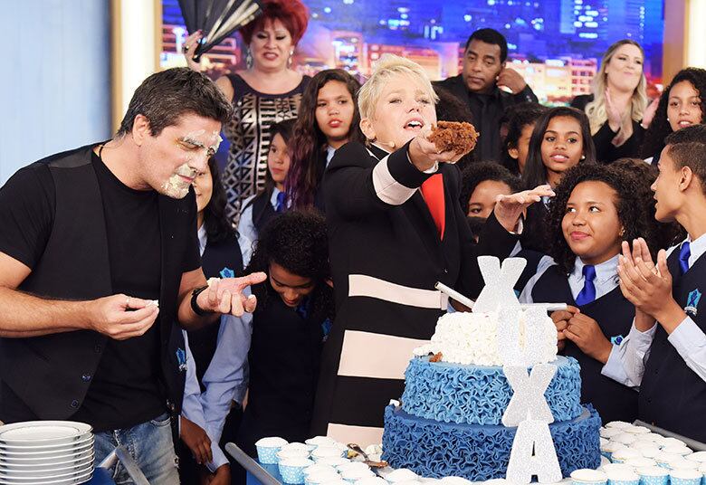 Xuxa completou 53 anos no último domingo e vai comemorar no Xuxa Meneghel desta segunda-feira (28) com bolo, coral e muitas surpresas!

• Xuxa fica "trancada" em camarim com Gigantes do Samba enquanto produção prepara surpresas
