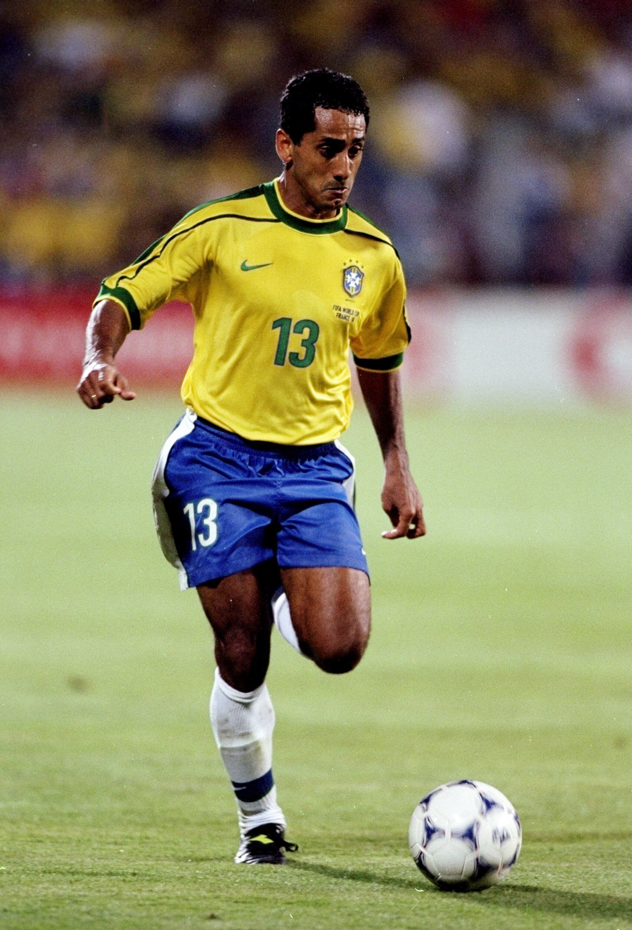 Zé Carlos, que já jogou no São Paulo e no Grêmio, entre outros, fez parte da seleção em 1998