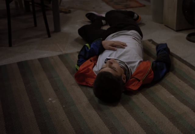 Enquanto isso, o segurança ordena que seu capanga mate Furacão e o filho, Caio. A ordem era para que ele invadisse a casa da moça e se livrasse dos dois fazendo parecer um assalto. Ele teme que a amiga de Poderosa conte à polícia sobre os crime e decide tirá-la de seu caminho

