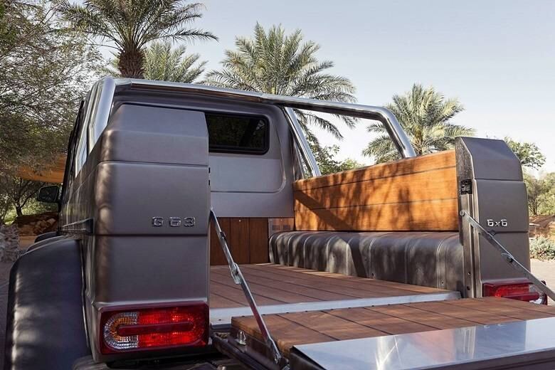 Atrás, ainda há espaço na caçamba para levar mantimentos nas viagens pelo deserto