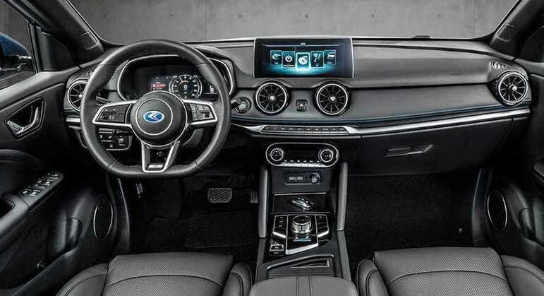 Multimídia é do tipo flutuante com conexão com Android Auto e Apple CarPlay