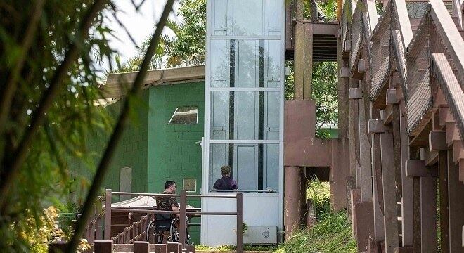 Elevadores garantem a acessibilidade dos visitantes como locomoção reduzida