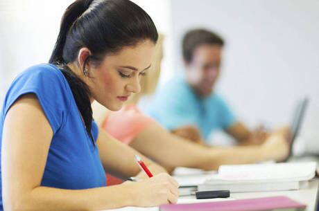 Os estudantes têm disponíveis dicas gravadas em aúdio