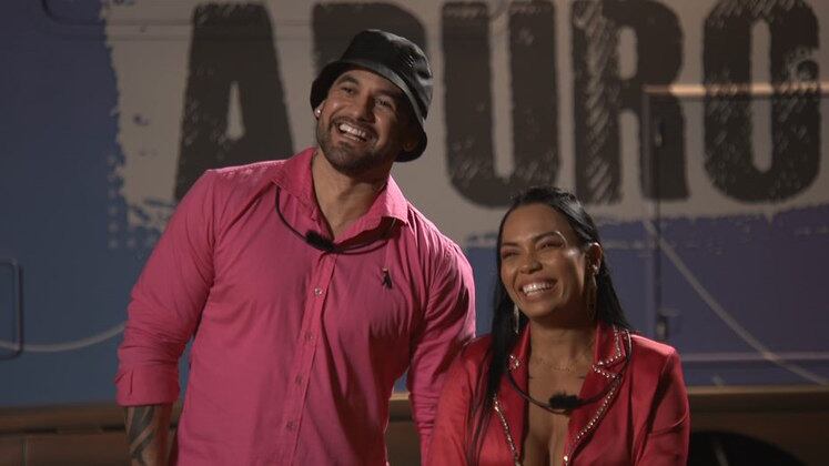 O casal quase se deu bem na primeira dinâmica, porém, ficaram em segundo lugar e tiveram que passar a noite em uma rede. No dia seguinte, eles também não tiveram muito sucesso: o barco de Eliza e Hadballa parou no meio da prova e os competidores ficaram inconformados com o resultado.

Quer saber os próximos capítulos do Casais em Apuros? Então, fique ligado no Hora do Faro, que vai ao ar todos os domingos, a partir das 15h45.
