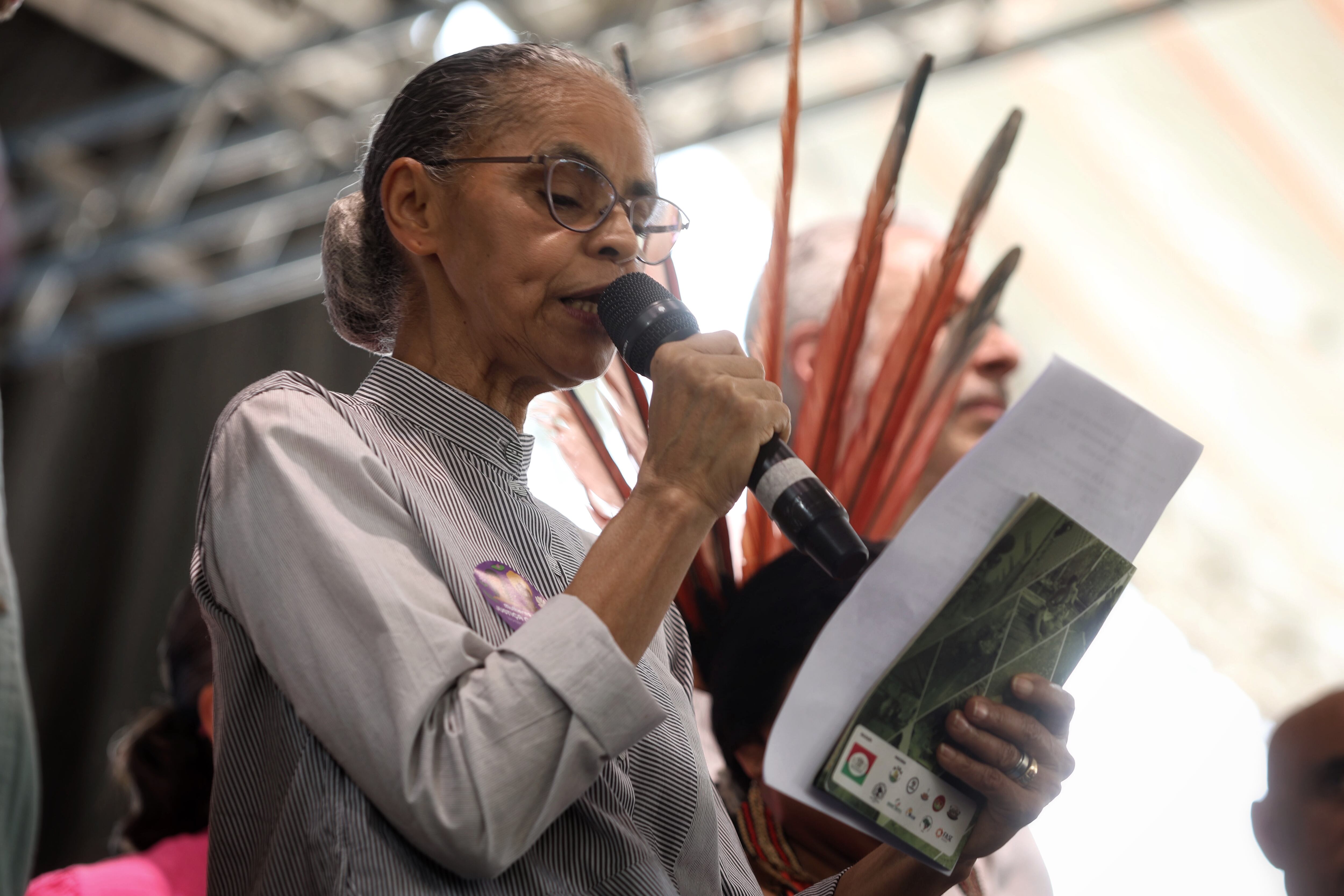 PA - COP30/BELÉM/DECLARAÇÃO/LEITURA - GERAL - Leitura e entrega da Declaração da   Cúpula dos Povos e da Carta da Cúpula   das Infâncias durante o encerramento da   primeira semana da COP30 (Conferência   das Nações Unidas sobre as Mudanças   Climáticas de 2025), em Belém (PA),   neste domingo, 16. Participaram do   evento o embaixador e presidente da   COP-30, André Corrêa do Lago; a CEO da   COP-30, Ana Toni; e os ministros   Guilherme Boulos (Secretaria Geral da   Presidência da República), Marina Silva   (Meio Ambiente e Mudança do Clima) e   Sônia Guajajara (Povos Indígenas do   Brasil)   16/11/2025 - Foto: JúLIA PEREIRA/ESTADÃO CONTEÚDO