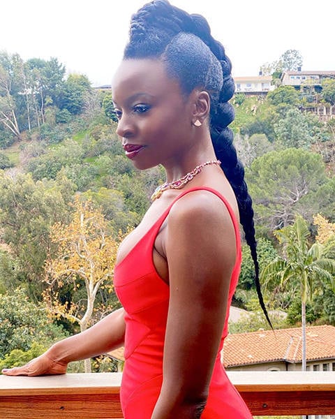 Danai Gurira - Atriz e dramaturga, Embaixadora da Boa Vontade da ONU Mulheres. Nascida nos EUA. 43 anos.