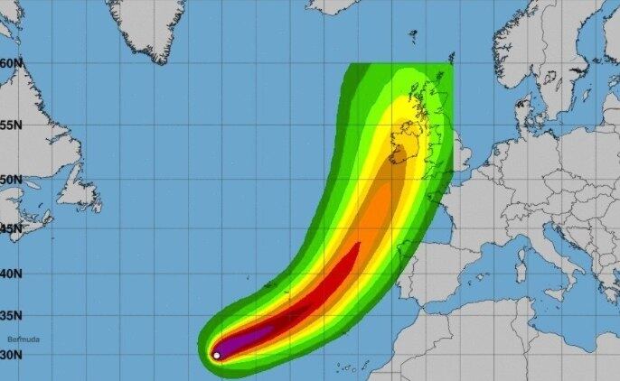 Ofélia deve chegar próximo ao Reino Unido na segunda-feira (16)