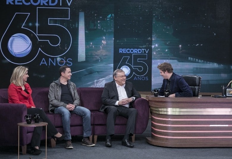 Programa do Porchat vai ao ar nesta quinta-feira, a partir de 00h15, na Record TV, com direção de Pedro Ianhez e produção da Chango