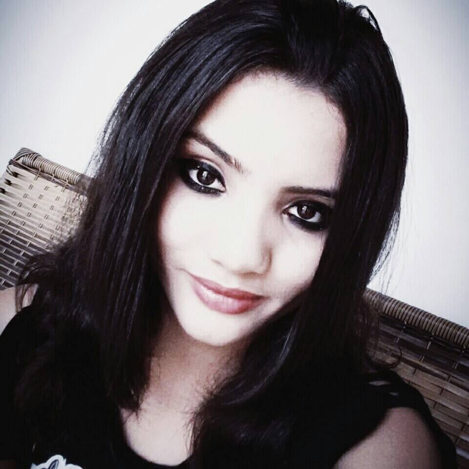 Após matar Sindy, o jovem sai tranquilamente do bar e vai embora de
bicicleta