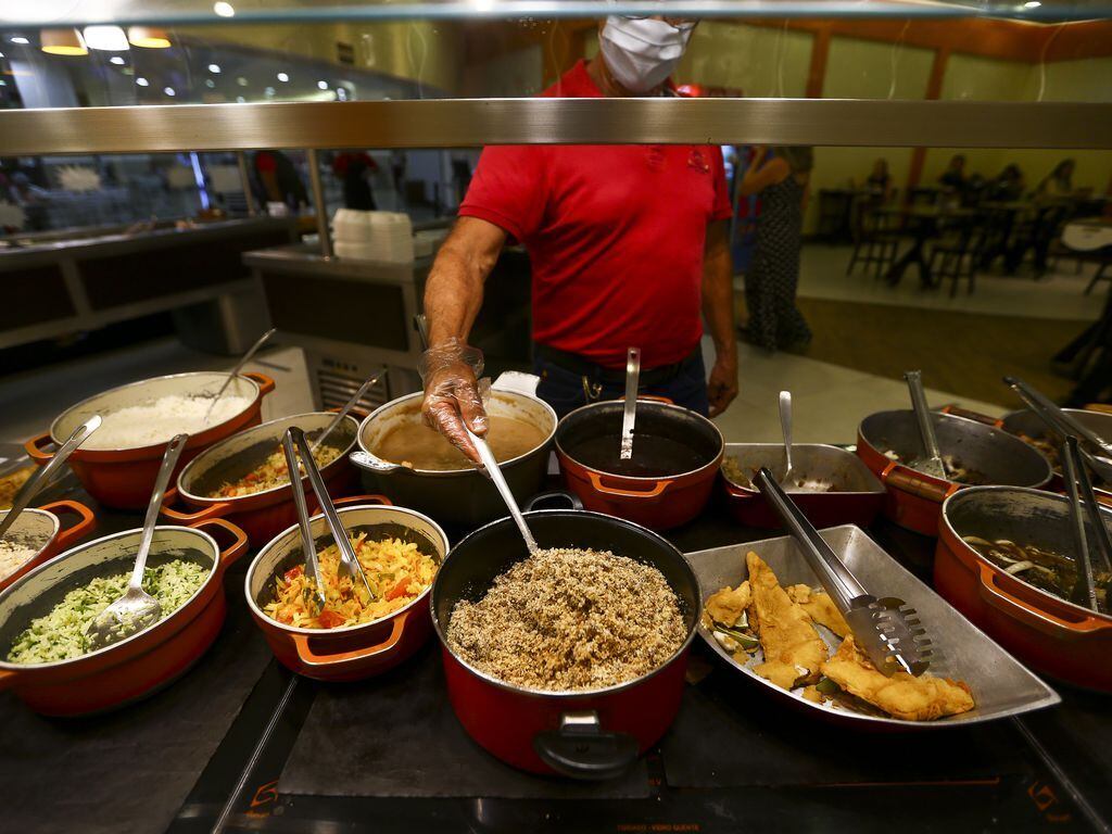 Restaurantes sofrem para recuperar fluxo de clientes