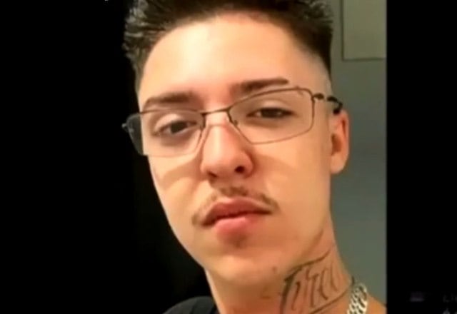 A forma como a polícia abordou o rapper MC Salvador da Rima repercutiu nas redes sociais. Em entrevista exclusiva ao Cidade Alerta, o cantor revela que não desrespeitou os oficiais, mas alega que eles não tinham mandado para entrar na propriedade onde ele estava; entenda o caso