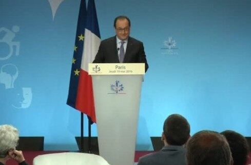 Hollande também anunciou a abertura de um inquérito para apurar as causas do acidente