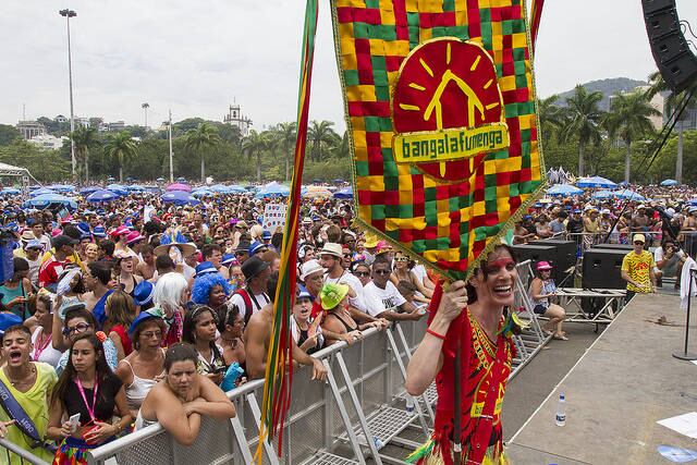 O bloco carnavalesco Bangalafumenga vai se apresentar no domingo (12), no Miranda, Lagoa, zona sul do Rio
Serviço Dia: 12/04/2015 Horário: 18h Local: Miranda, Espaço Lagoon, Avenida Borges de Medeiros, 1424, 2º piso. Classificação: 18 anos