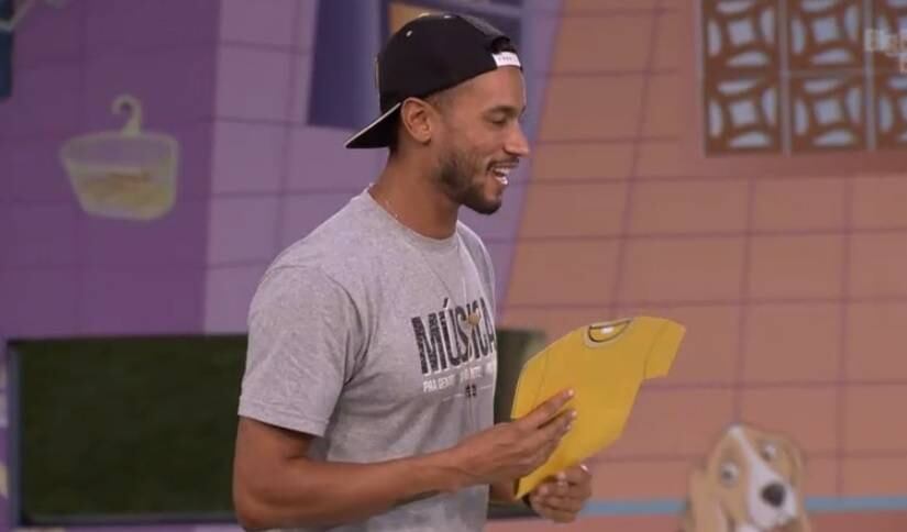 Valter perguntou para Tatiele quem não deveria participar da próxima Prova do Líder. A Miss falou que desejava tirar Angela e Franciele