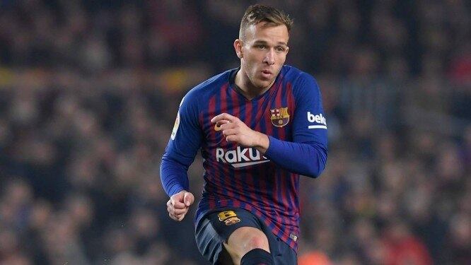 MORNO - O meia Arthur seria a 'chave' para a aquisição de Lautaro Martínez do Barcelona. A ida do meio-campista brasileiro para a Inter de Milão diminuiria o preço pago pelo atacante argentino.