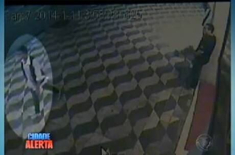 Imagens de câmeras de segurança mostram o menino a 50 metros do local onde a polícia encontrou o corpo