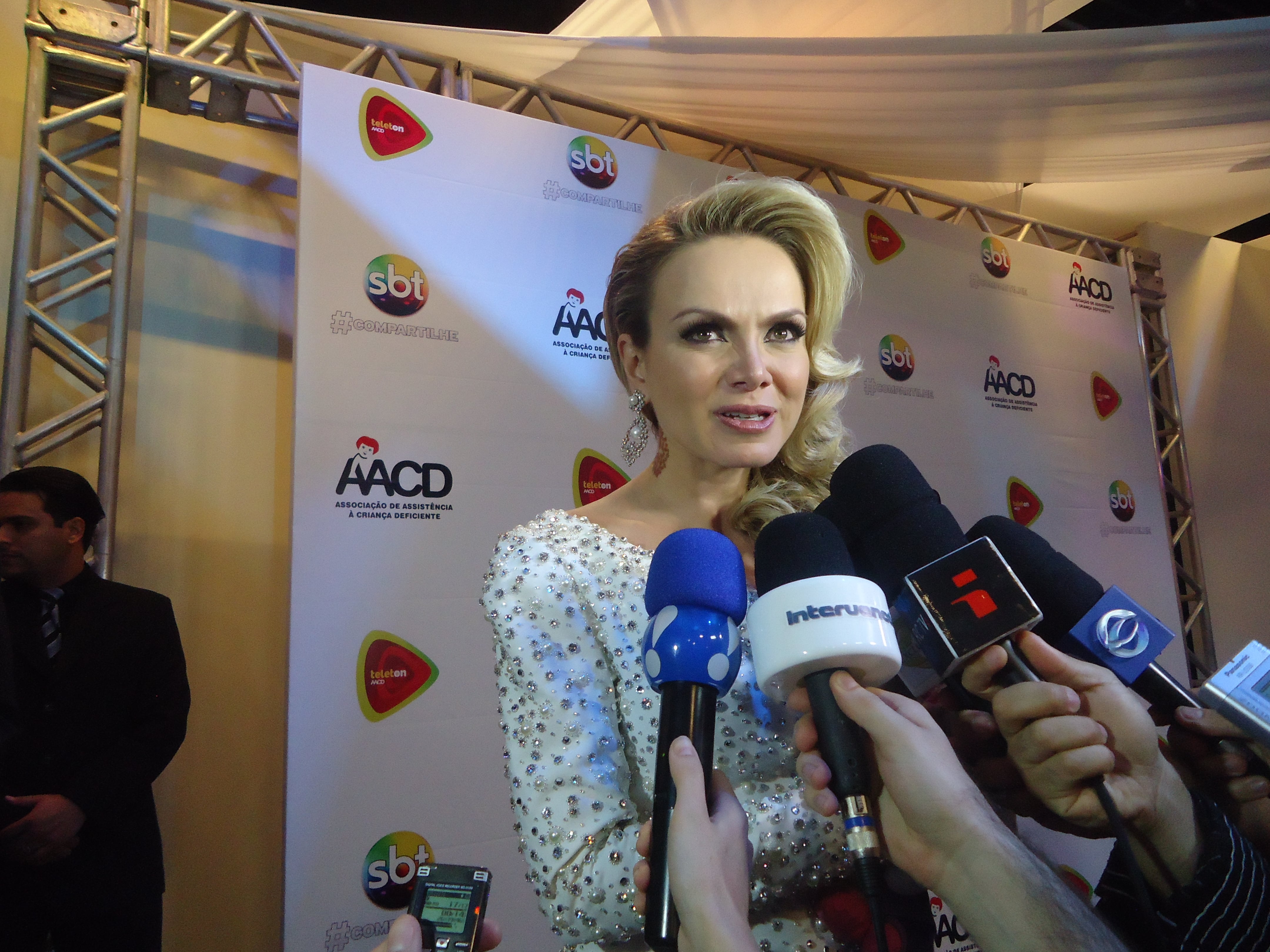 Eliana falou à imprensa sobre a importância da doação das pessoas de casa