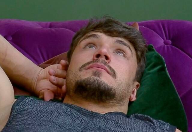 Sem água, sem ovo e sem carne

Lucas Viana cometeu algumas infrações e irritou os peões de A Fazenda 11 com as punições sofridas. Entre elas, sem água encanada, sem ovo, sem carne e até sem academia por horas!
