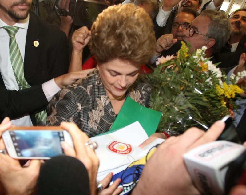 Senadora Vanessa Grazziotin (PCdoB) afirmou que Dilma está falando para os parlamentares que ainda estão indecisos
