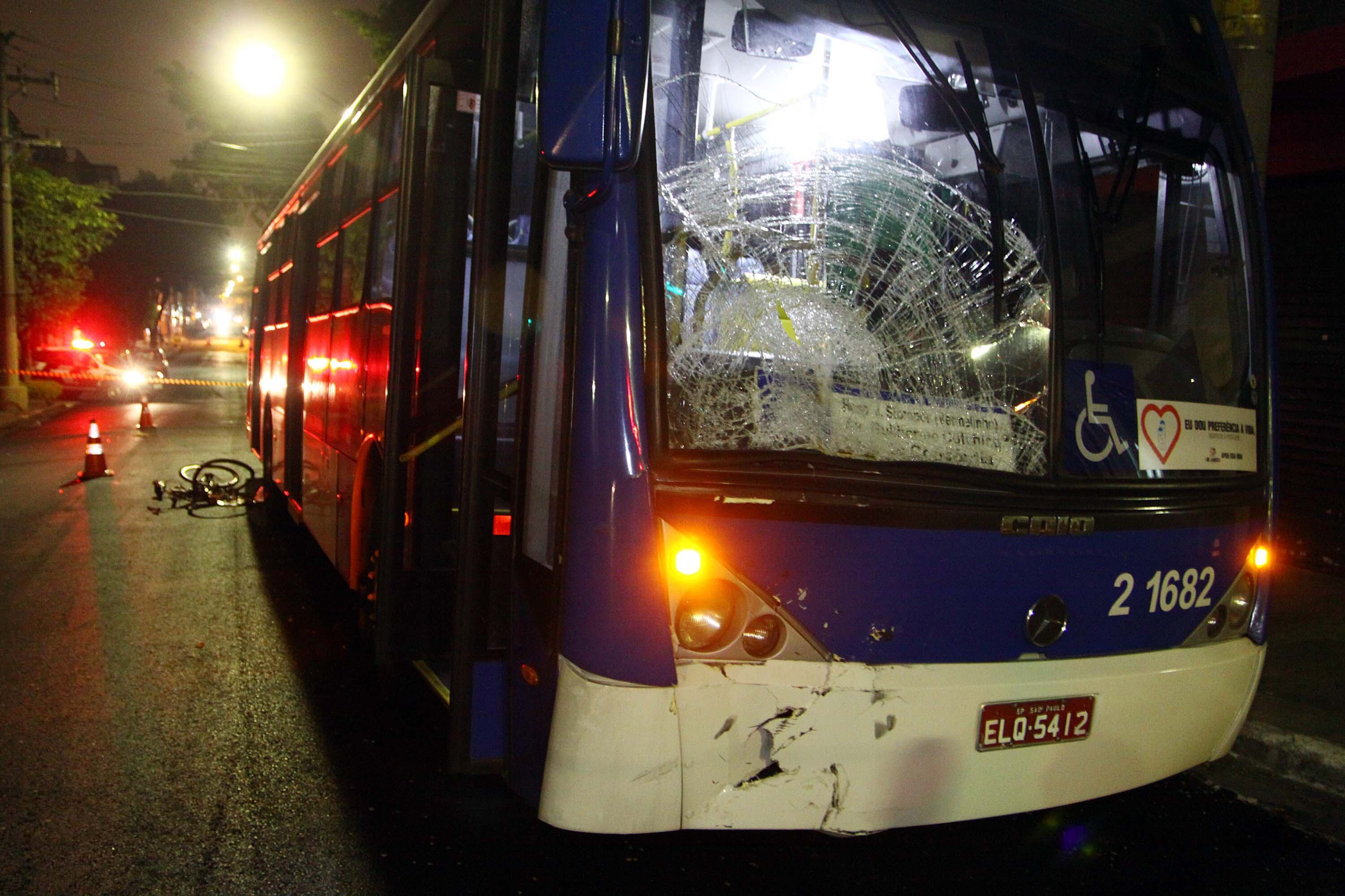 Acidente aconteceu na rua Silva Teles, no Pari