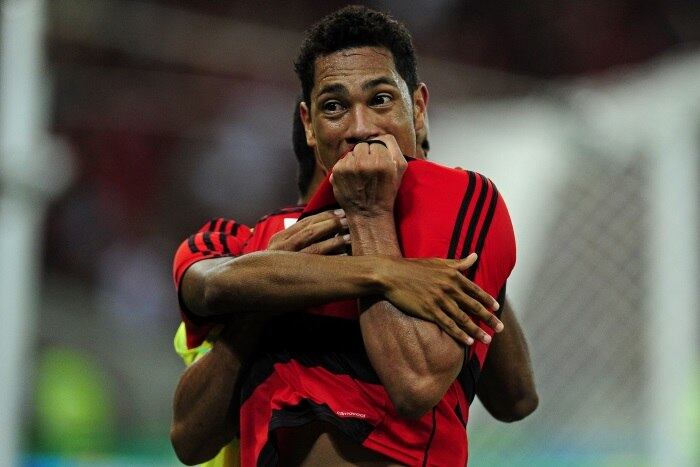 O Brasileirão também serviu para projetar outro atacante pouco conhecido do grande público: Hernane, o Brocador, marcou 16 gols com a camisa do Flamengo e provou que os clubes de São Paulo dormiram no ponto, já que o atleta passou um bom período de tempo escondido no Mogi Mirim