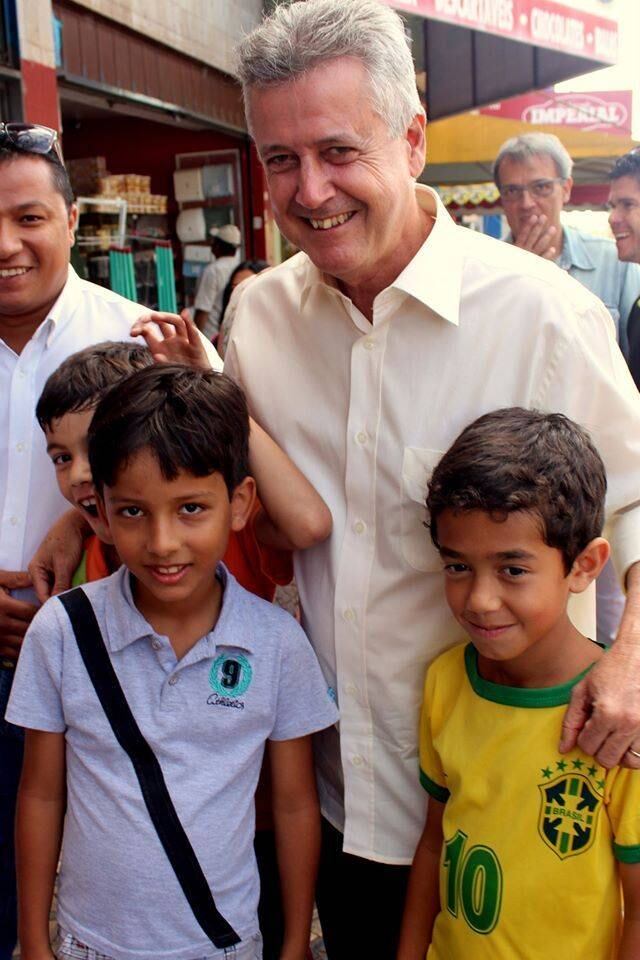 O senador Rodrigo Rollemberg (PSB) declarou um patrimônio de R$ 638.057,36, boa parte dele composto por propriedades rurais, além de um imóvel em Brasília, um carro e dinheiro em poupança. Entre os bens do candidato, chamou a atenção os sete bonecos de campanha declarados, cada um valendo R$ 1 mil 