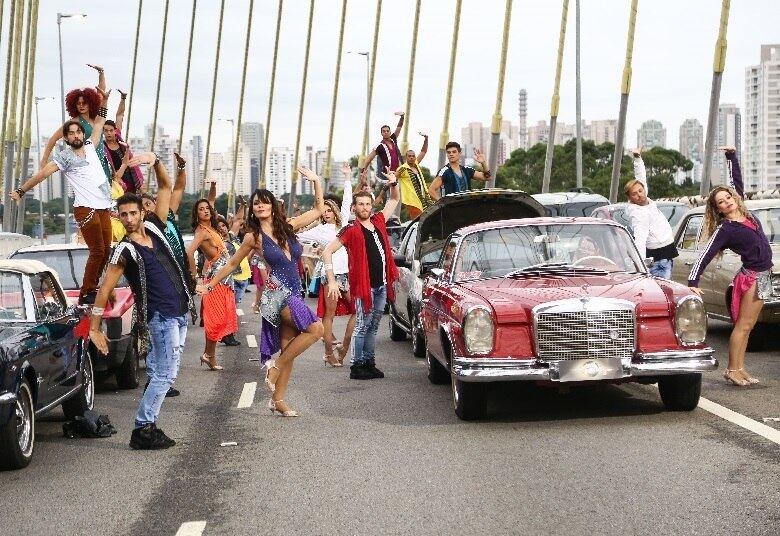 Com apresentação de Xuxa Meneghel, a terceira temporada do Dancing Brasil reunirá 15 participantes, que vão competir pelo prêmio de R$ 500 mil. O dançarino profissional que formará par com o famoso levará para casa um carro 0 km