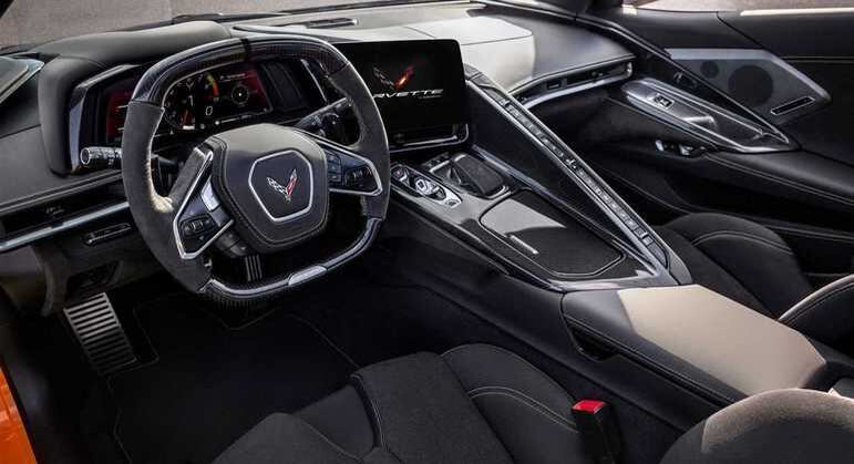 Modelo conta com uma ampla central multimídia voltada para o motorista