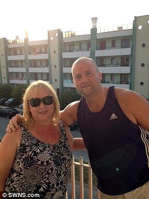 A desintegração das peças foi registrada por John Westbrook, britânico que passa as férias com sua esposa na cidade litorânea situada às margens do mar Adriático