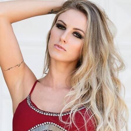 O ex-namorado da modelo Aline Furlan, de 28 anos, foi a
última pessoa a conversar com a jovem antes de ela desaparecer no dia 14 de
julho. Ela ligou para o rapaz por volta das 3h, quando saiu da cachaçaria em
que estava em Piracicaba, no interior de São Paulo. Em conversa exclusiva com a
TV Record, ele disse que a modelo estava muito nervosa durante a ligação. O
desaparecimento ainda é um mistério para a polícia