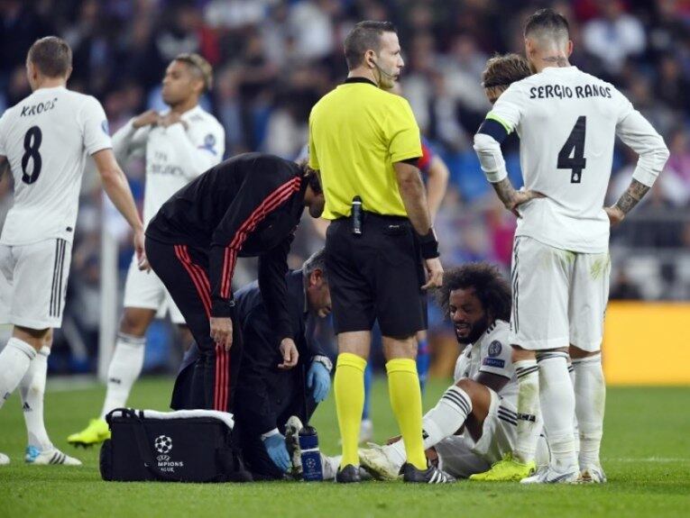 O lateral Marcelo anotou um gol, o segundo da vitória do Real Madrid sobre o Viktoria Plzen. No entanto, acabou saindo machudo no final da partida
(Foto: GABRIEL BOUYS / AFP)
