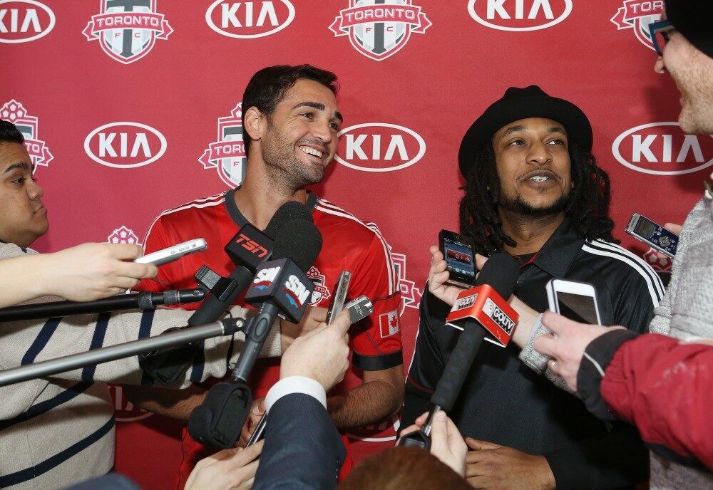 Gilberto mostrou bom futebol na Portuguesa e está jogando pelo Toronto FC. Pode jogar tanto nas pontas, quanto centralizado 