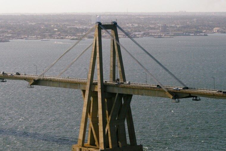 Uma ponte do mesmo tipo que desmoronou em Gênova, na última terça-feira (14), causando a morte de pelo menos 39 pessoas, foi desenhada pelo mesmo arquiteto Riccardo Morandi e inaugurada na Venezuela, em Maracaibo, em abril de 1964. Trata-se da ponte General Rafael Urdaneta