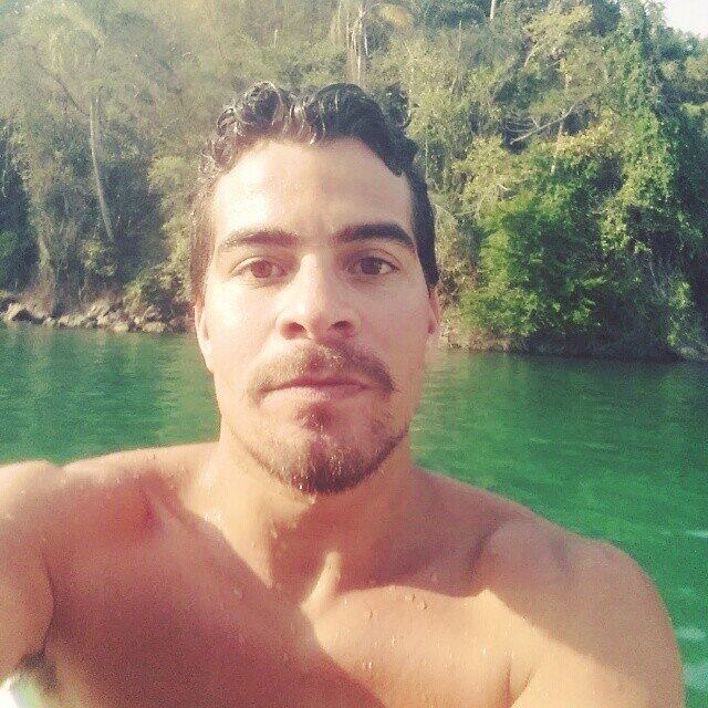 No momento, o ator está empenhadíssimo em dar vida a seu novo personagem, um atleta de saltos ornamentais