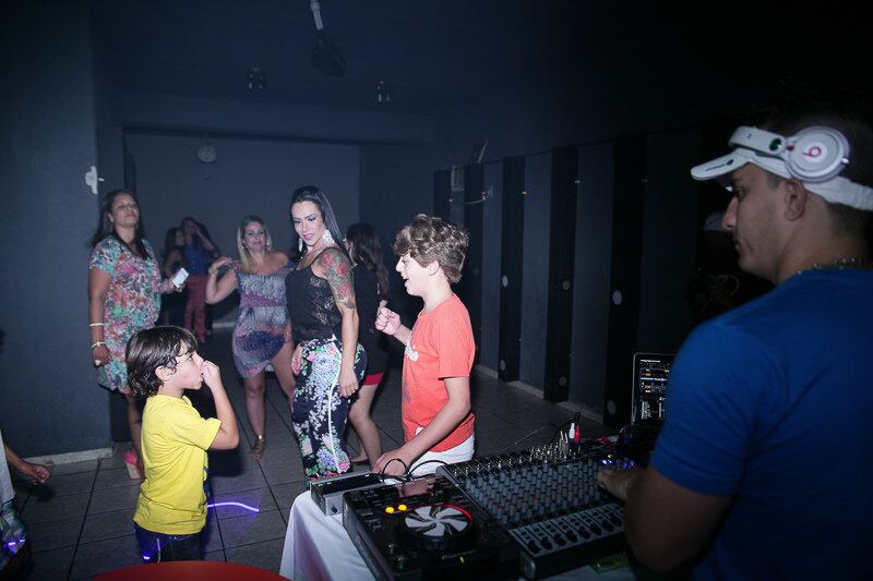 Alexandre Frota e Fabiana comemoraram aniversário de Enzo Gabriel, que completou sete anos, em buffet infantil