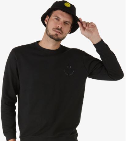 Com design moderno, a coleção Smiley® Originals exclusiva Riachuelo dá
um toque divertido ao visual. A Blusa de Moletinho Masculina Decote Redondo Bordado Smiley® Originals
Preto é
confeccionada em tecido 100% algodão, perfeita para muito mais conforto e
estilo 