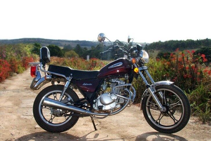 Suzuki Intruder 125 (0 km) — modelo é tido como a custom mais barata do Brasil e tem itens de série como freio a disco, partida elétrica e indicador digital de marchas. Na versão 2012, foi incluído o marcador de combustível. O consumo médio é de 35 quilômetros por litro