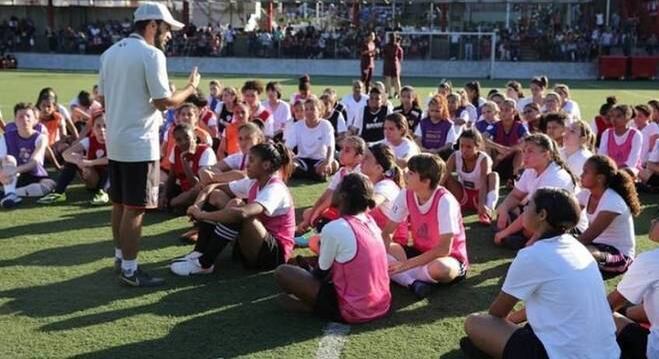 Cerca de 300 meninas foram avaliadas pelo São Paulo na última segunda-feira