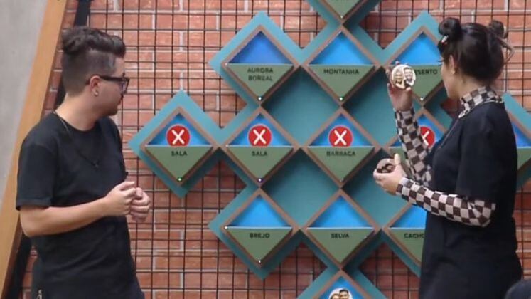 E rolou até uma divisão de quartos com direito a pedido de desculpas. Arrependidos por terem uma atitude que mudou o rumo do jogo na semana anterior, Anne e Pe Lanza fizeram o pedido em público a Ivy e Nandinho pela DR cancelada