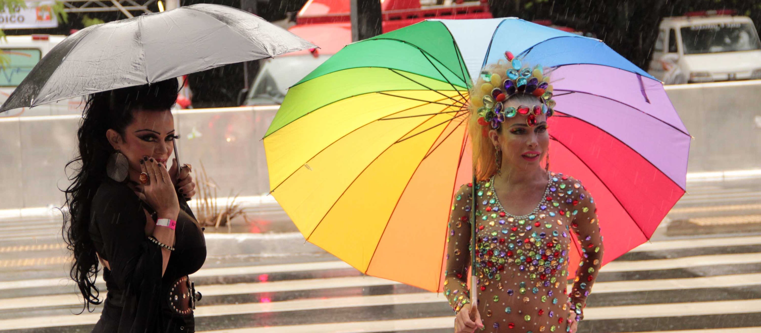 Chuva não desanimou participantes da 17ª edição da Parada Gay