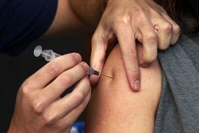 Prefeitura do Rio acelera vacinação para jovens