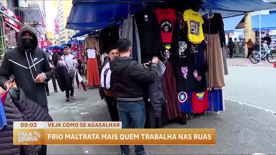 Frio intenso desafia trabalhadores de rua no Brasil