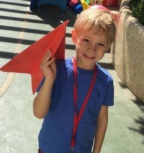 Davi Lucca estuda em Barcelona e encheu a mamãe de alegria. 


"Meu campeão", derreteu-se Carol