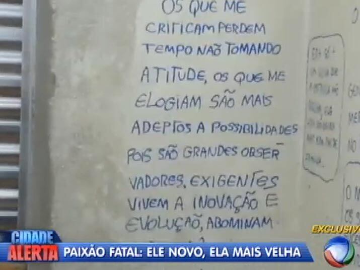 A reportagem teve acesso ao quarto onde Alberto matou a companheira. A parece está cheia de frases com textos desconexos. Veja na reportagem!
+ Quer ver tudo o que rolou no Cidade Alerta? Veja a íntegra no R7 Play