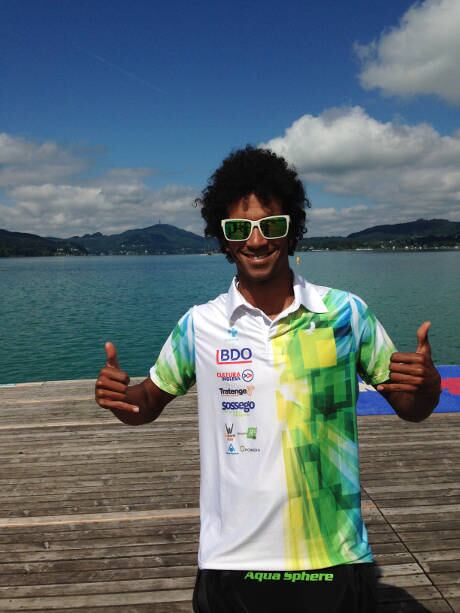 
Sair na frente é decisivo ainda para buscar outro objetivo: o de disputar o Ironman mundial, no Havaí. Para isso, ele precisa ficar entre os 55 melhores atletas do ranking internacional. O atleta ressalta que são duas conquistas complementares e confessa que vai se sentir “honrado” em representar os negros do Brasil e do mundo.

 — É algo que me motiva muito porque eu não tinha ideia como isso pode ser importante até para o Brasil, eu sou a cara do perfil brasileiro, sou a mistura típica do País. Sei que em toda prova que vou, estou levando a alegria do povo brasileiro. Além disso, é um marco para o esporte internacional, porque o esporte é uma união de cultura e raças. Eu estaria escrevendo mais um capítulo na história das conquistas dos negros
