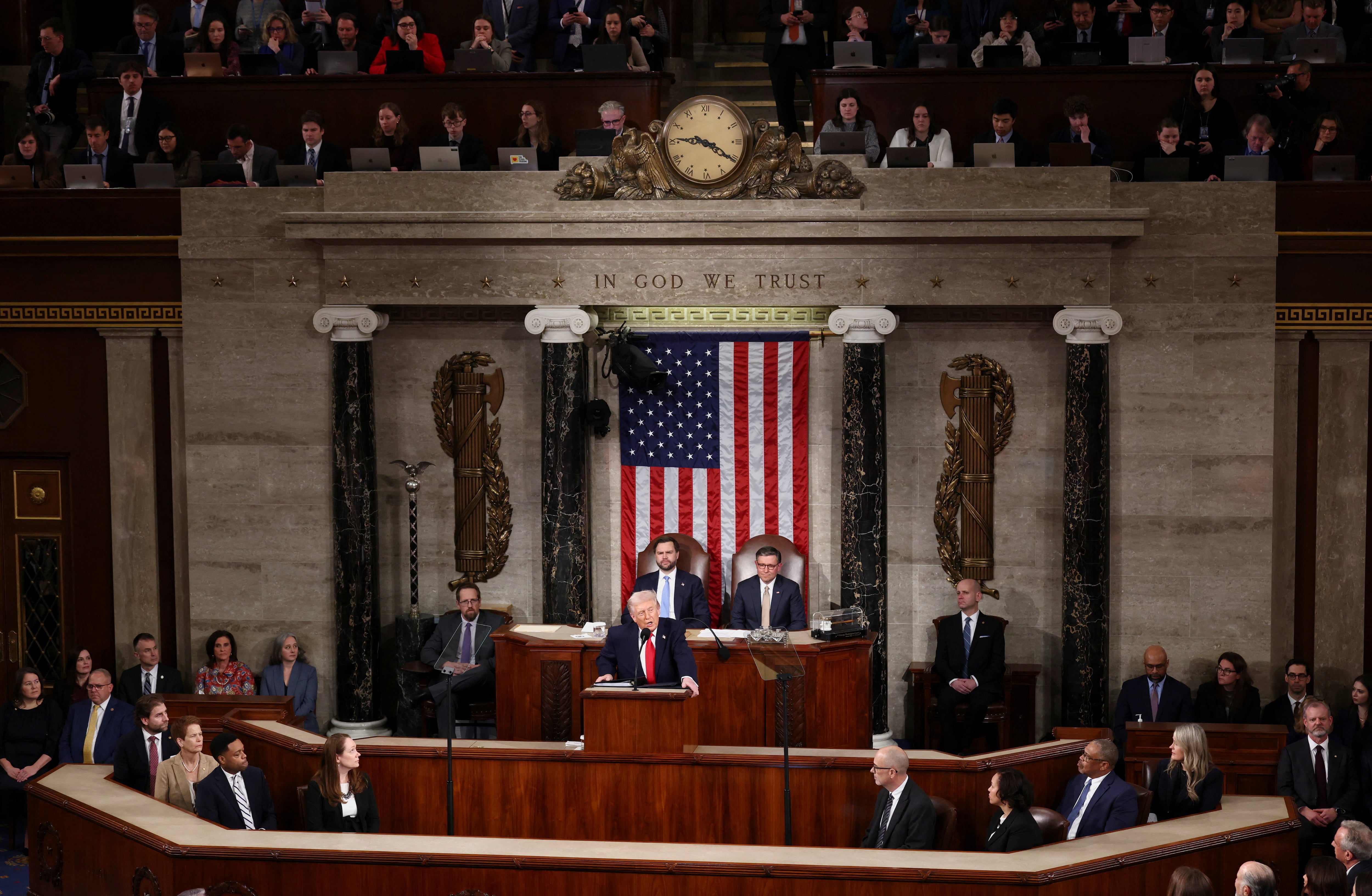 Donald Trump profere o discurso sobre o estado da União na Câmara dos Representantes do Capitólio, em Washington