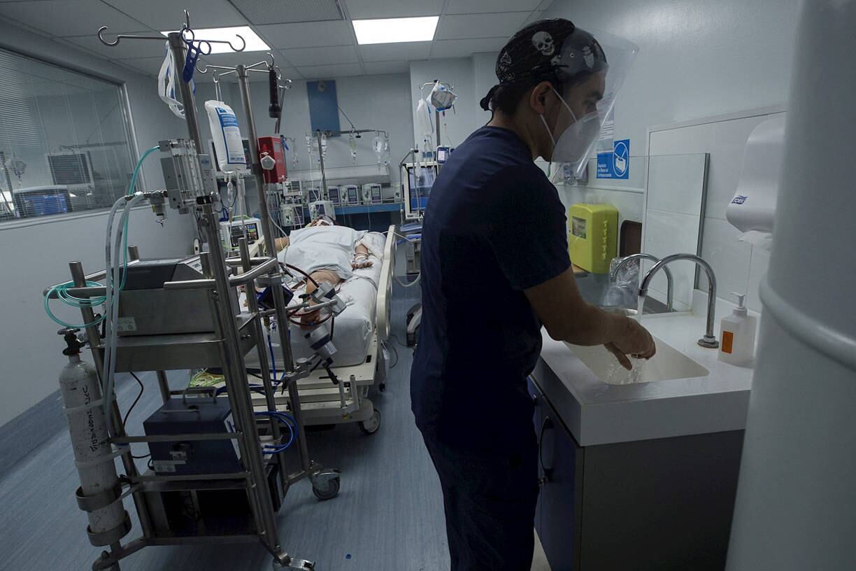 Cena em UTI no Chile: Américas seguem com alta nos casos